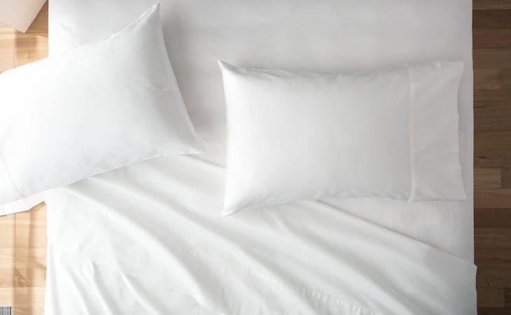 https://www.saatva.com/blog/wp-content/uploads/2022/05/d6b1f6ab-4f38-4b28-8575-7c0a3ccdea6d_types-of-pillow-stuffing-3.jpg