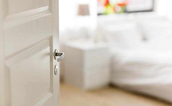 Sleep With Bedroom Door Open Or Closed Which One Is Better Saatva