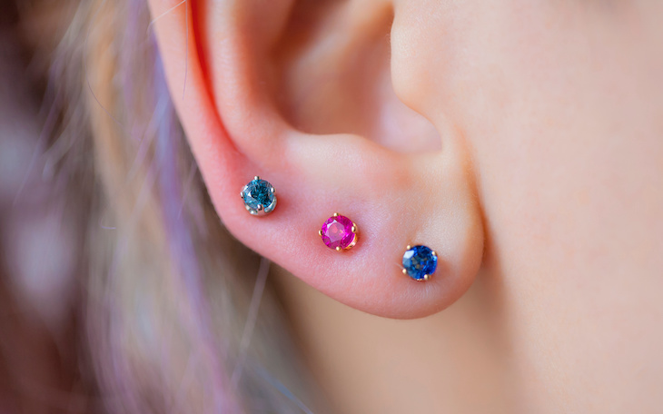 Need help for clear stud earrings for my work : r/piercing