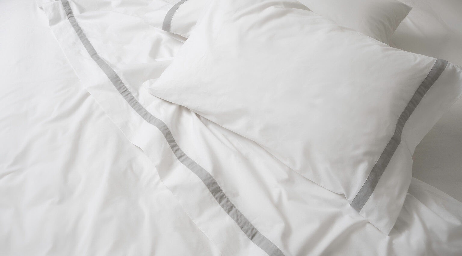 Banded Percale Cotton Sheets & Pillowcase Set Saatva